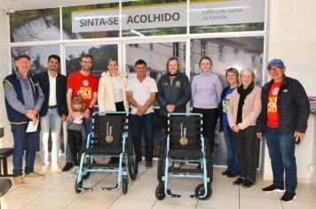 Saúde de Imigrante recebe doação de cadeiras de rodas do Rotary Club