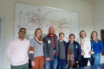 Equipe multidisciplinar de Imigrante recebe visita da equipe da Apae de Bom Retiro do Sul