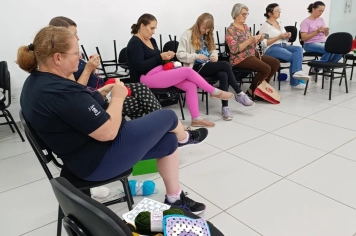 Grupo Entre Fios e Afetos se reúne nesta sexta-feira em mais um encontro de crochê, tricô e muita troca