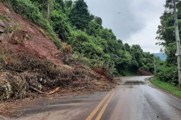 Rodovia de acesso à Rota do Sol permanece com trânsito em meia pista