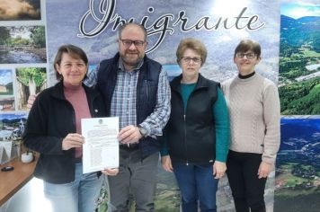 Prefeito Germano Stevens assina parceria com Comunidade Evangélica Arroio da Seca