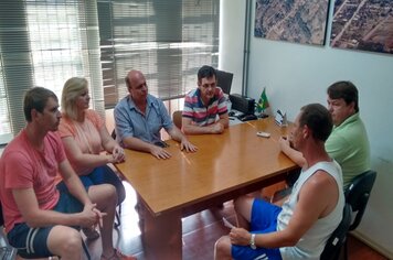 Executivo recebe representantes de entidades.
