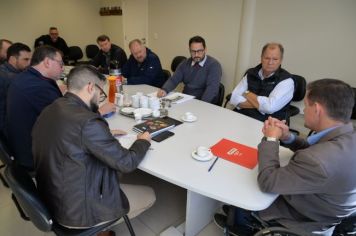 Prefeito Germano Stevens participa de reunião com deputado Alceu Moreira e direção da Cooperativa Languiru