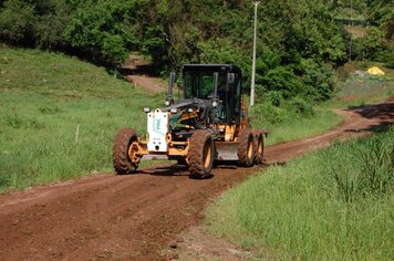 Obras efetua melhorias em estradas