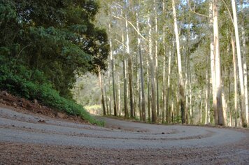 Obras recupera estradas e implanta tubulação para água pluvial