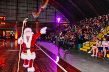 Der Tannenbaum – O Natal do Pinheiro Mágico lota o Ginásio Municipal