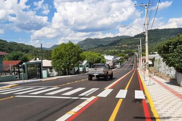 Imigrante tem estacionamento proibido sobre a ciclovia