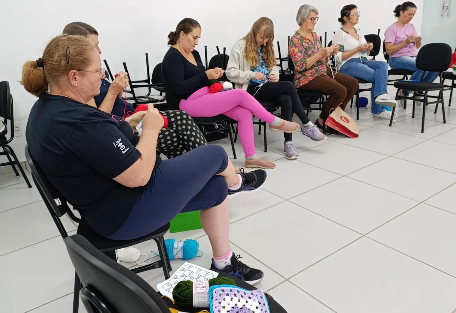 Grupo Entre Fios e Afetos se reúne nesta sexta-feira em mais um encontro de crochê, tricô e muita troca
