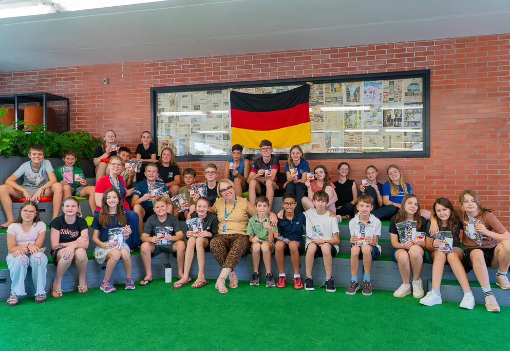 Imigrante aposta no futuro: alunos aprendem a língua alemã em parceria com o Colégio Alberto Torres