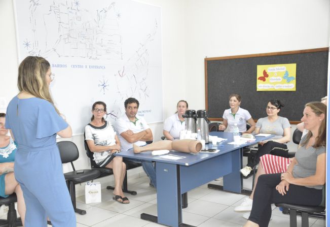 Equipe de enfermagem passa por capacitação sobre curativos