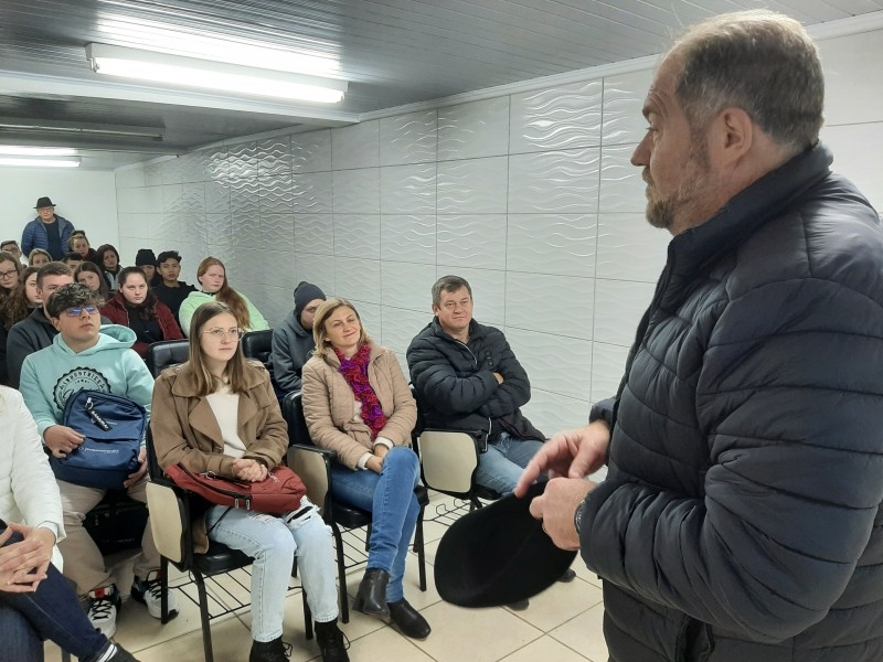 Jovens aprendizes terão formação em Administração e Tecnologia da Informação