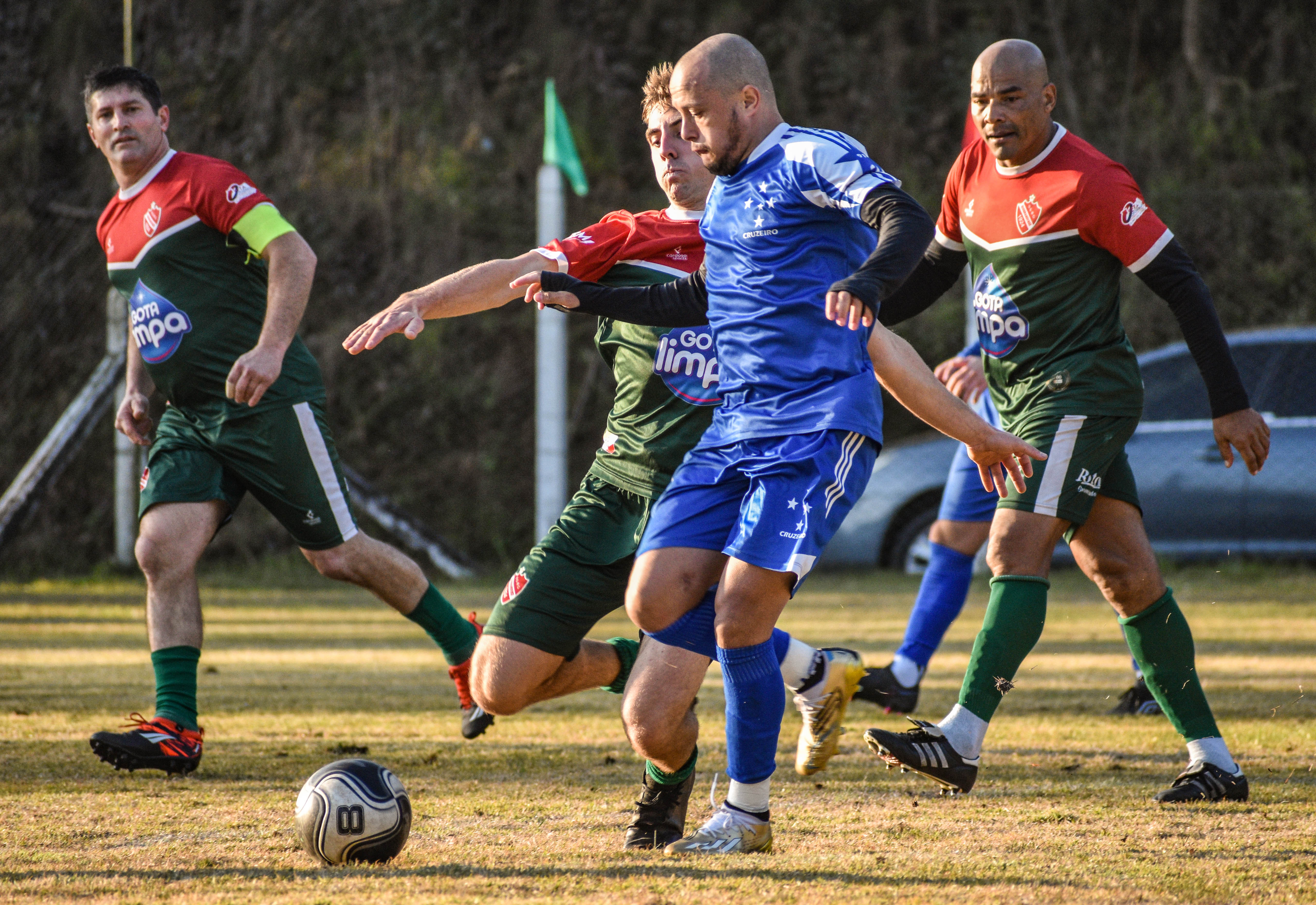 Canarinho e Cruzeiro largam na frente nas finais do Municipal de Imigrante 
