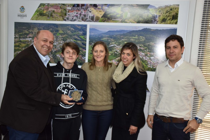 Estudante de Imigrante recebe homenagem