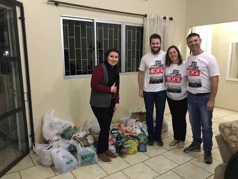 AMAM recebe alimentos do Dia Mundial do Rock