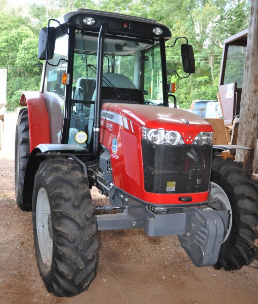 Emenda possibilitou aquisição de trator agrícola