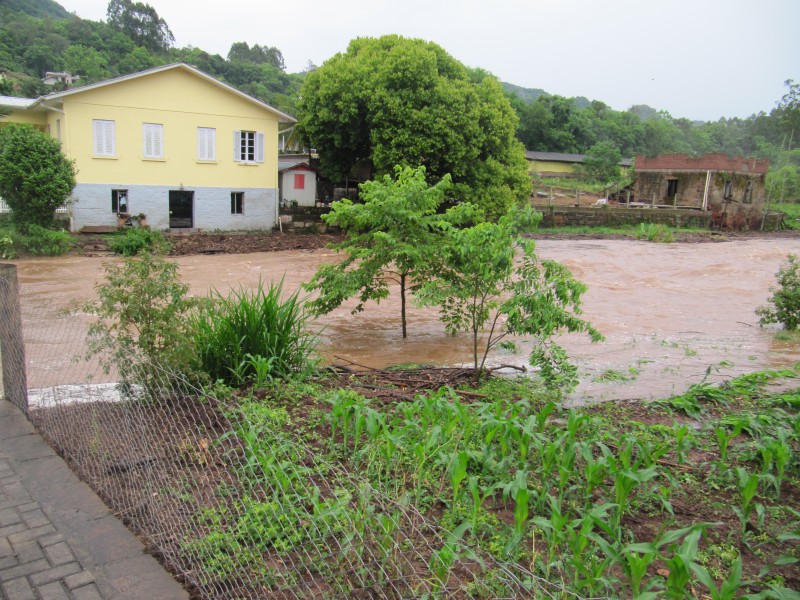 Chuva causa deslizamentos e alagamentos em Imigrante