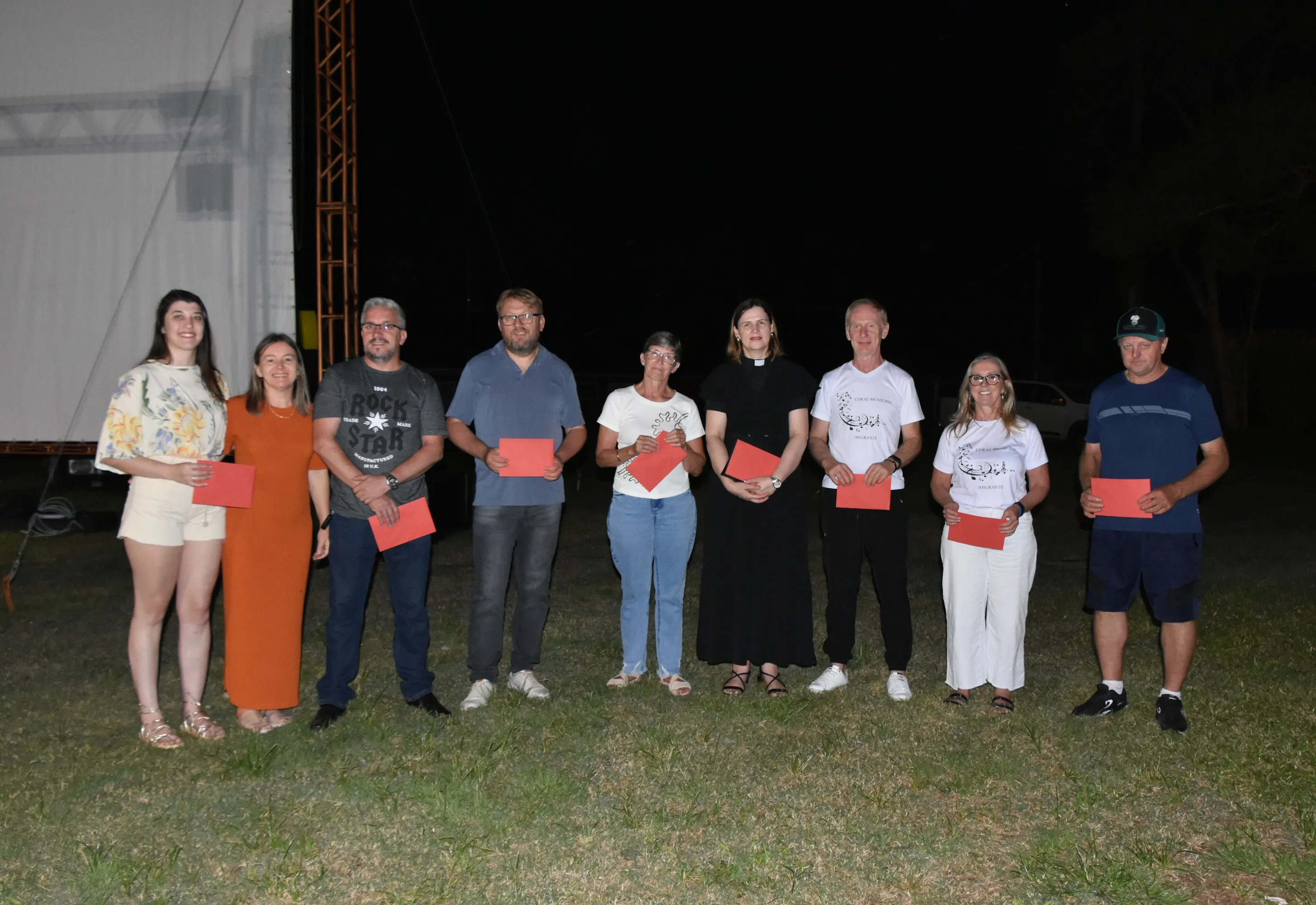 Programação de Natal reúne comunidade em noite de cultura, premiações e sorteios em Imigrante