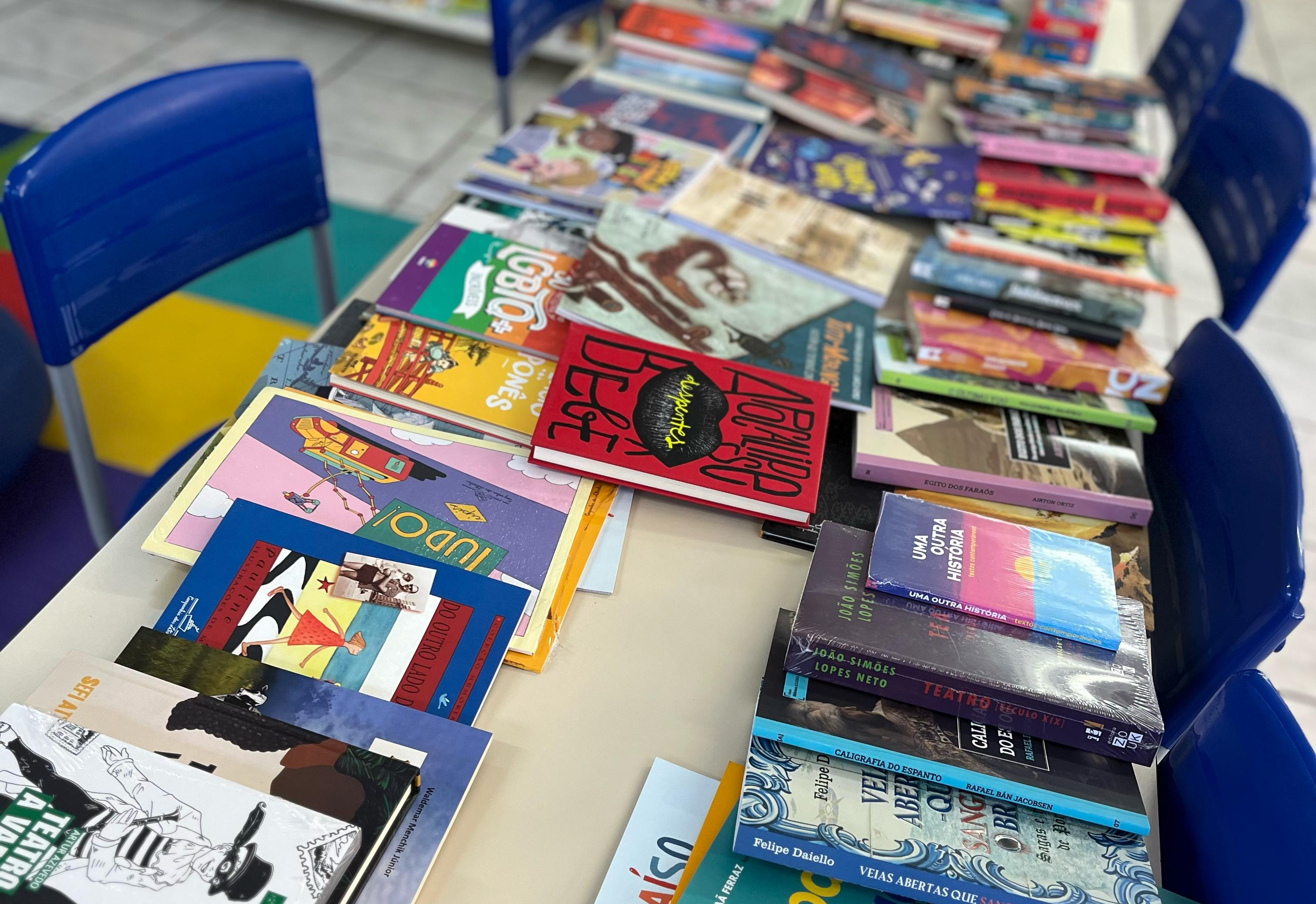 Secretaria da Educação de Imigrante recebe novos livros para as EMEFs Arco-Íris e Santo Antônio