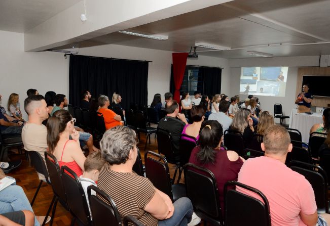 Projeto Jovem Empreendedor forma alunos em Imigrante