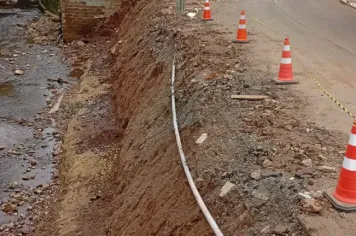 Restabelecimento de taludes na Rua do Moinho